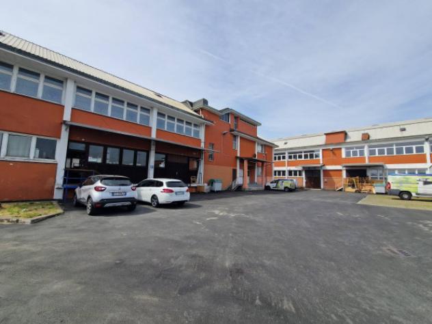 Immobile di 2545 m² con più di 5 locali in vendita a Lainate - Foto 2