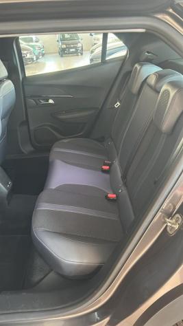 PEUGEOT - 2008 - BlueHDi 100 S&S Allure Navi Pack - Foto 8