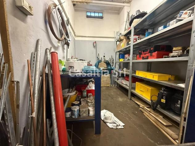 Spazio C3 con accesso furgoni, soppalco e ufficio - Foto 10