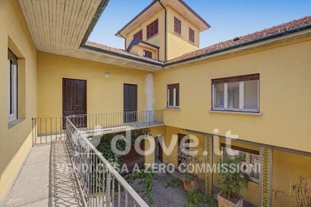 Casa indipendente di 840 m² con più di 5 locali in vendita a Golasecca - Foto 2