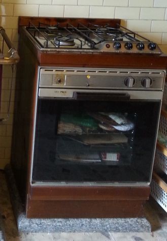Cucina con piano cottura a gas + forno