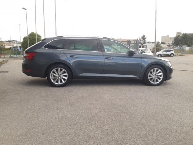 Škoda Superb 2.0 TDI 150 CV SCR DSG Wagon Executive - Foto 7