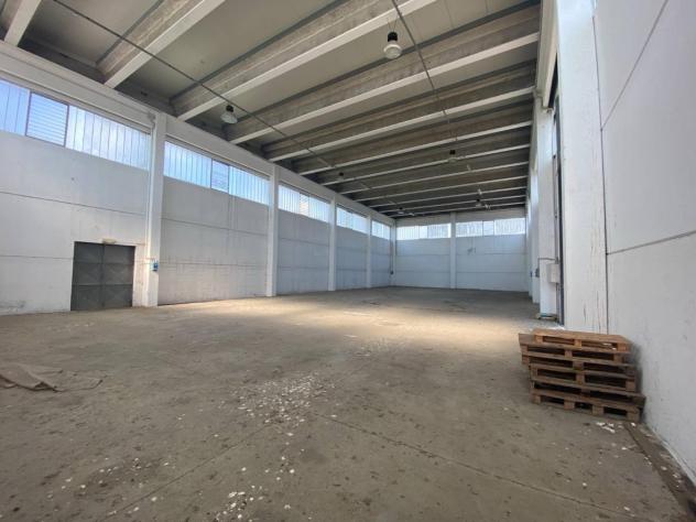 Capannone artigianale in vendita a Avenza - Carrara 600 mq Rif: 1388964