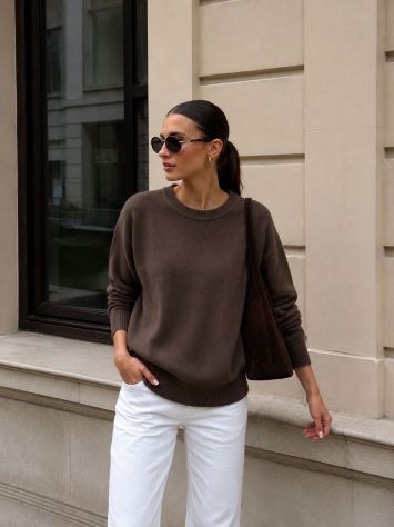 Modella per foto e video abbigliamento