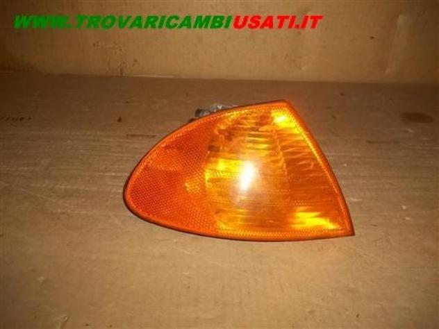 FANALINO ANT.D. ARANCIO BMW Serie 3 E46 4 porte  Parti elettriche  Fanaleria  Proiettori  Fanalino comple BMW - Serie 3 E46 4 porte - 01-02-1998 - 01-