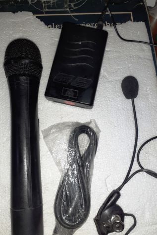 MICROFONO WIRELESS- USATO. FUNZIONANTE-SVENDO PER TRASLOCO A BREVE - Foto 2