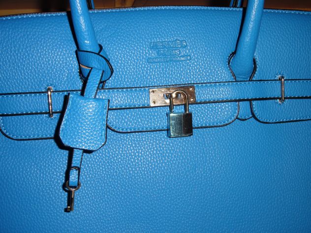 UNA BORSA NUOVA GRANDE DA DONNA CON TRACOLLA REMOVIBILE E REGOLABILE IN ECO PELL - Foto 10