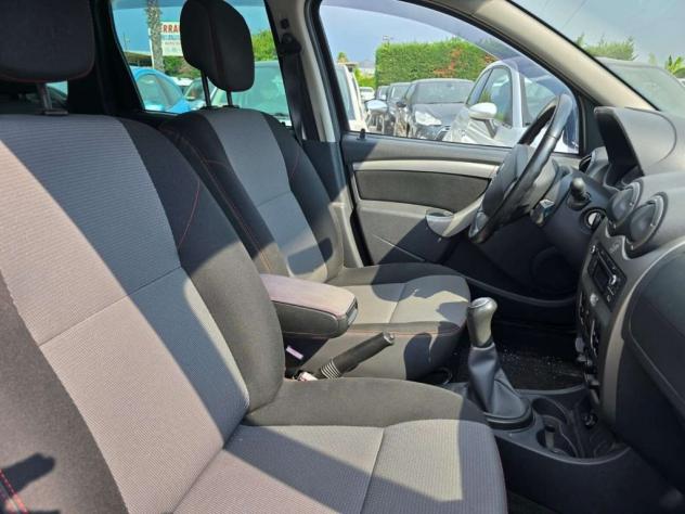 Dacia Duster 1.6 BENZINA 4X2 110CV PRESTIGE PACK SPORT - Foto 6