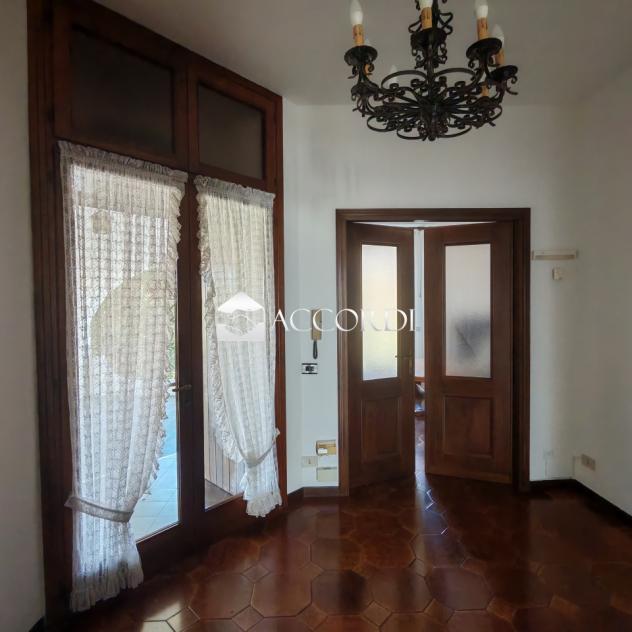 CASA INDIPENDENTE di 7 vani e di 350 mq (CASTELCUCCO) rif. BL109 - Foto 2