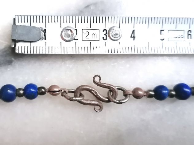 IMPORTANTE ANTICA COLLANA ETNICA IN LAPISLAZZULO ED ELEMENTI IN ARGENTO. - Foto 9