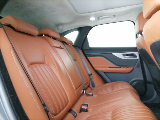 Jaguar F-Pace 2.0d i4 Portfolio awd 180cv auto my20 - Foto 4