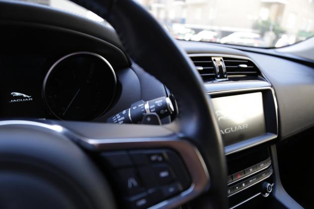 Jaguar F-Pace 2.0 D 180 CV AWD aut. Chequered Flag - Foto 2
