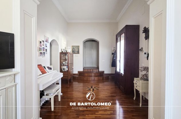VIA C.BATTISTI RIFINITO APPARTAMENTO CON CORTILE