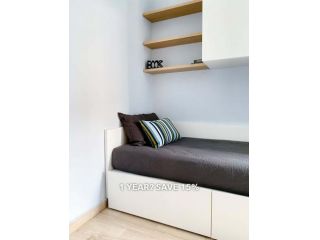 Room in Via Gressoney, Milano for 110 m² with 5 bedrooms