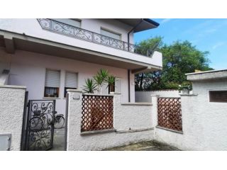 Villa in affitto a Forte dei Marmi 120 mq  Rif: 1242218