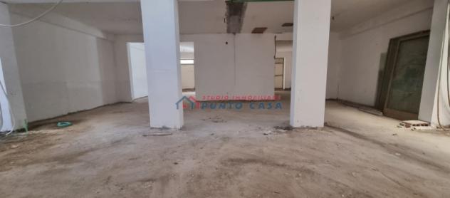 VIA VESPRI – Magazzino di 200 mq ca. - vano unico. Da rifinire. Euro 63 MILA - Foto 5