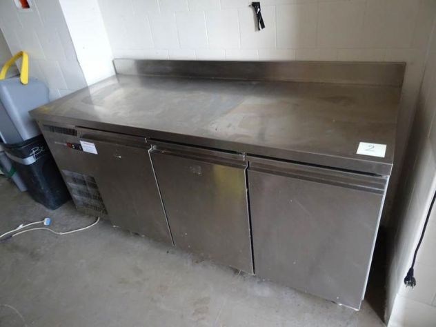 Tavolo refrigerato inox 3 porte con alzatina