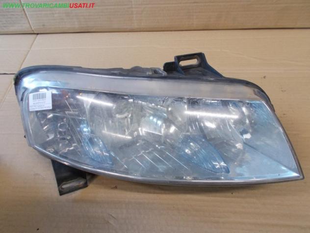 PROIETTORE D.(versione con fendinebbia) 5P. CON FENDI FIAT STILO (192-2C/2V) Parti elettriche Fanaleria Proiettori Proiettore ant. FIAT - STILO -