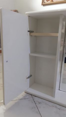 Specchio per bagno con luce e armadietto in legno. - Foto 4