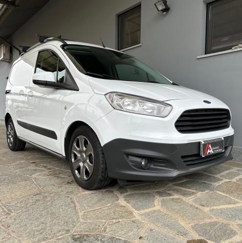 FORD Transit Courier 1.5 tdci 75cv Trend E6 - Foto 8