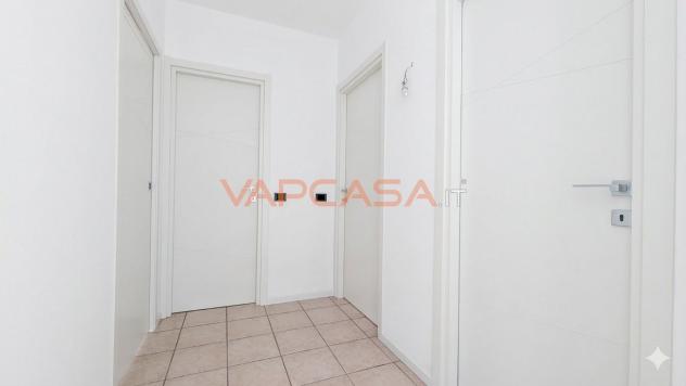 ESCLUSIVO E LUMINOSO TRIOLOCALE CON BOX DOPPIO - Foto 14