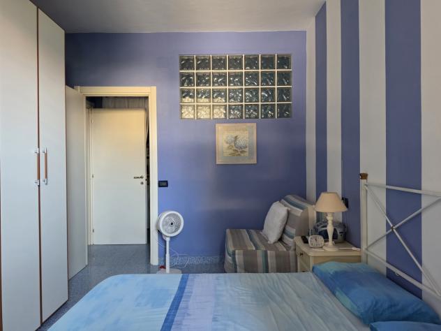 MARINA DI MASSA, vicinissimo al mare, vendesi appartamento bilocale ristrutturato e arredato con giardino e ingresso indipendente: soggiorno con angol - Foto 13