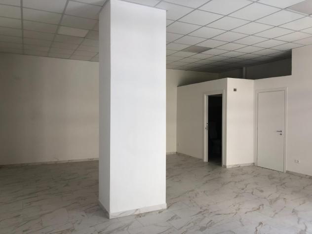 Locale comm.le/Fondo in vendita a Cascina 70 mq  Rif: 1452902