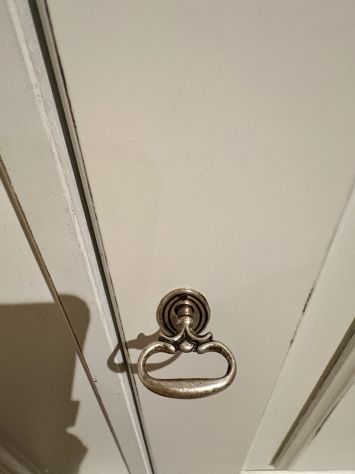 NUOVA CREDENZA 2 ANTE 4 CASSETTI MASSELLO FINITURA BIACO LACCATO INVECCHIATO - Foto 7