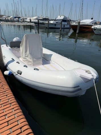 Gommone Selva Evolution D.570 2022 – Murena 40 XSR EFI – 230 h – Full Optional - Foto 3