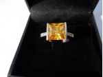 Anello con quarzo citrino/zirconi.Montatura argento 925. Nuovo!
