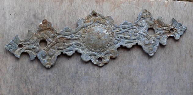 ANTICA PIASTRINA SENZA BOCCHETTA IN FERRO -