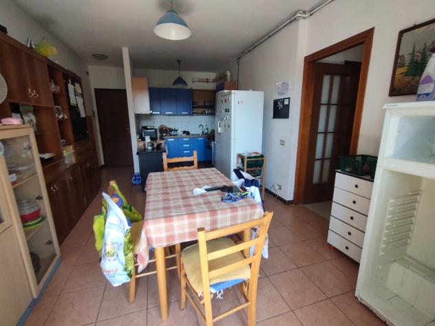 Viareggio, prima periferia, vendesi appartamento al 2 ed ultimo piano senza ascensore cosi composto: ingresso in sala con angolo cottura, piccolo terr - Foto 2