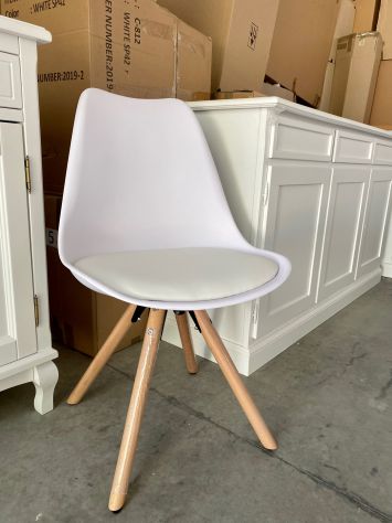 NUOVA SEDIA CON CUSCINO IN ECOPELLE E GAMBE IN LEGNO