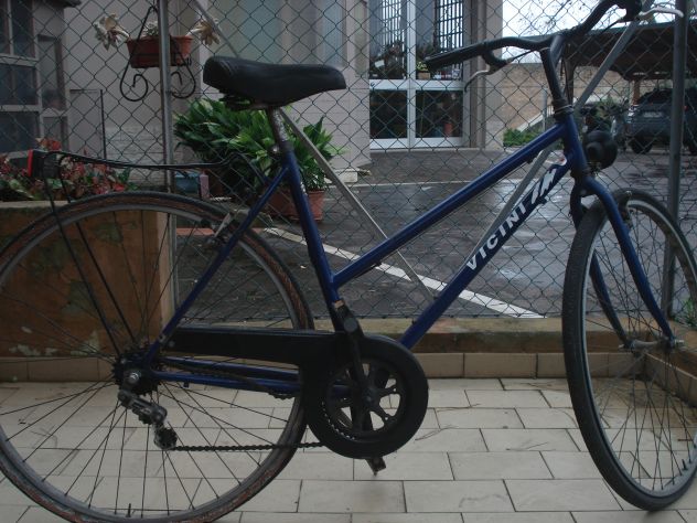 VENDO BICICLETTA CON QUALCHE LAVORETTO DA FARCI MARCA VICINI. - Foto 3
