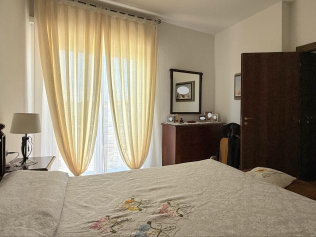 Marina di Massa, in pieno centro e a pochi passi dal mare: attico al 4° piano con ascensore, composto da ingresso, sala, ampia cucina, disimpegno, 3 c - Foto 17