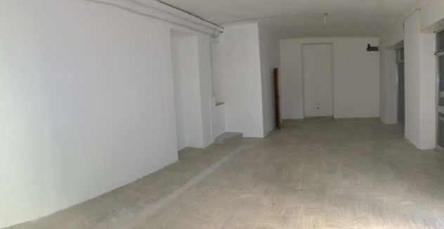 AFFITTASI LOCALE COMMERCIALE-55Mq-CANNA FUMARIA- 3 VETRINE- WC-PERUGIA CITTA' - Foto 4