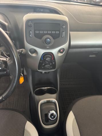 Toyota Aygo 1.0 VVT-i 72 CV 3 porte x-cool - Foto 10