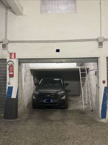 Box auto 16 mq + soppalco deposito 10 mq Via dei Colombi Roma