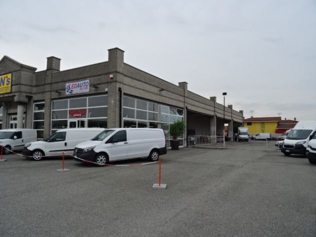 Immobile adiacente a supermercato con flusso costante di clientela - Foto 5