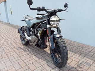 Husqvarna Svartpilen 401 null