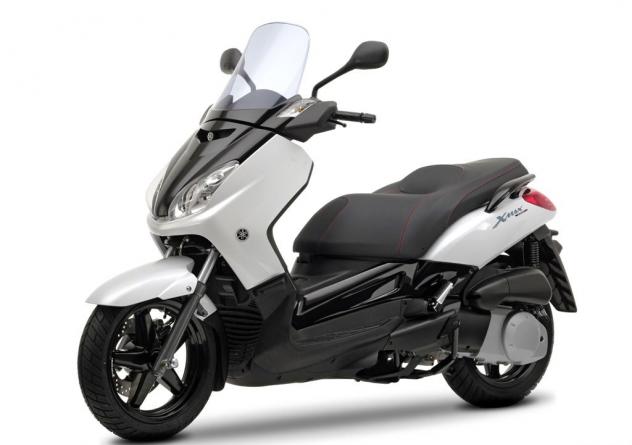 YAMAHA X-MAX 250 PARAFANGO POSTERIORE PORTATARGA E LUCE 2007 2009 SG162 - Foto 9