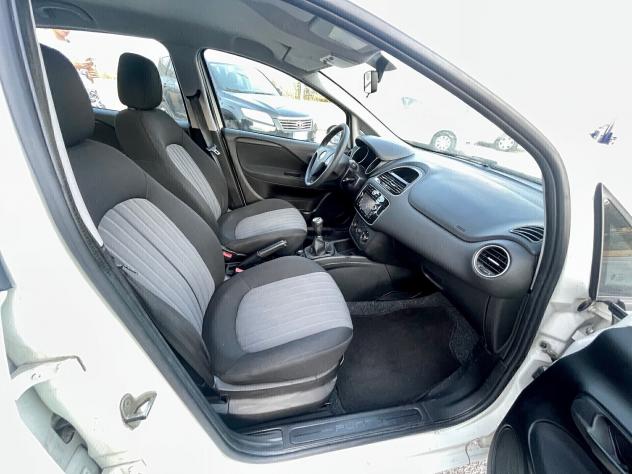Fiat Punto 1.3 MJT 95 CV 5 p NAVI-2018 - Foto 10