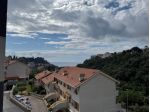 Alassio, a soli 1,5 km dal mare, proponiamo elegante villa a schiera su più &hellip;