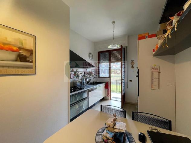 Vicino al Centro di Sarzana Villa trifamigliare con fondi commerciali e giardino - Foto 13