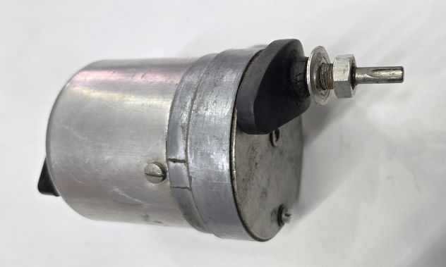 MOTORINO TERGICRISTALLO 6 VOLTS AUTO D'EPOCA