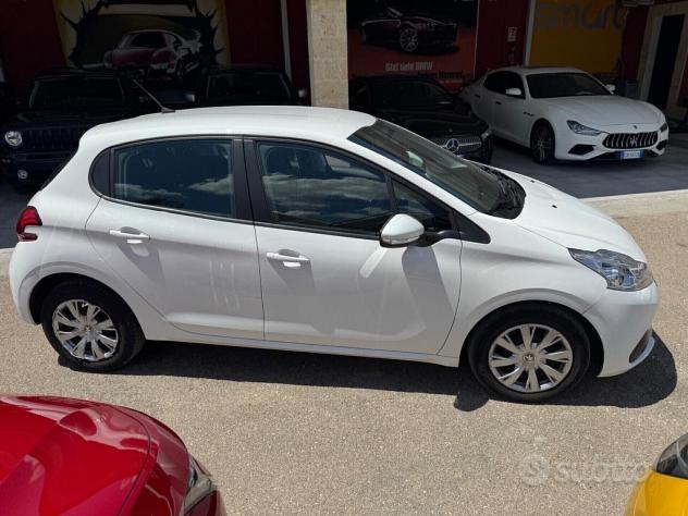 Peugeot 208 BlueHDi 100 navigaz CASTELLETTO 8 - Foto 4