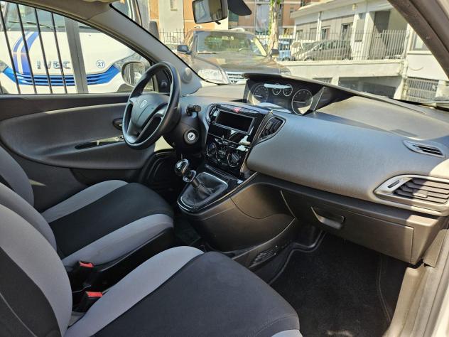 Lancia Ypsilon 1.2 69 cv Silver - Foto 10
