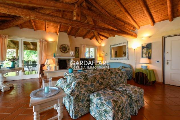 VILLA ESCLUSIVA VISTA LAGO MOZZAFIATO CON PISCINA PRIVATA A MANERBA DEL GARDA - Foto 9