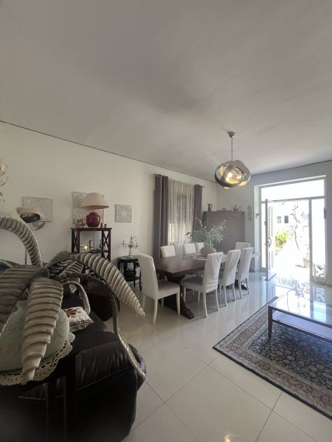 RIF. 526 FRONTE VILLAGGIO COPPOLA - APPARTAMENTO ARREDATO - Foto 2