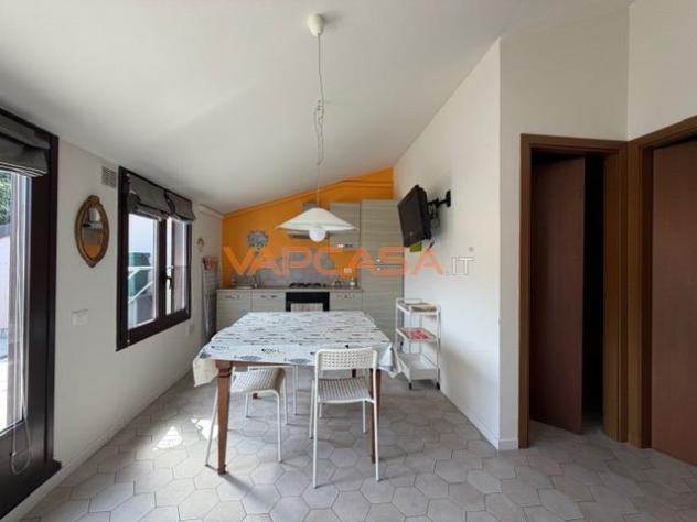 PARATICO – ULTIMO PIANO CON TERRAZZINO, PISCINA E SCORCIO LAGO - Foto 12